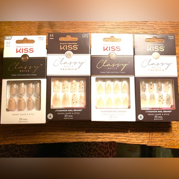 Kiss Other - Kiss Classy Nude and Glitter Nails (Package of 4)